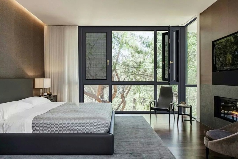 為什么你家里的門窗冬天會結(jié)露結(jié)霜？真相就在這里！